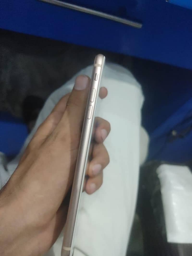 Apple iPhone 8 Plus 4