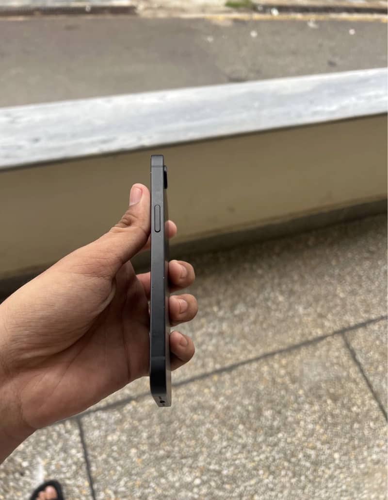Apple iPhone 16e mdm 3