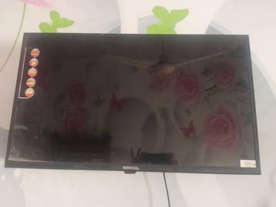 nobal 32 inches lcd in good condition never open belkul ok ha