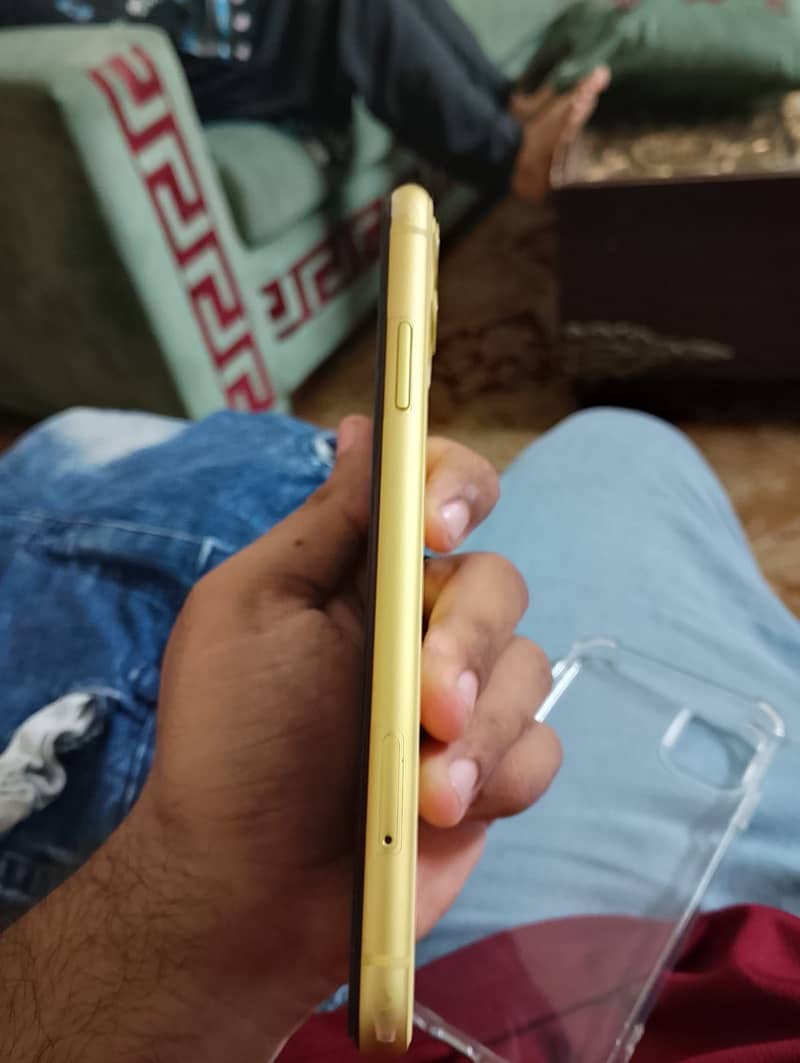 Apple iPhone 11 7