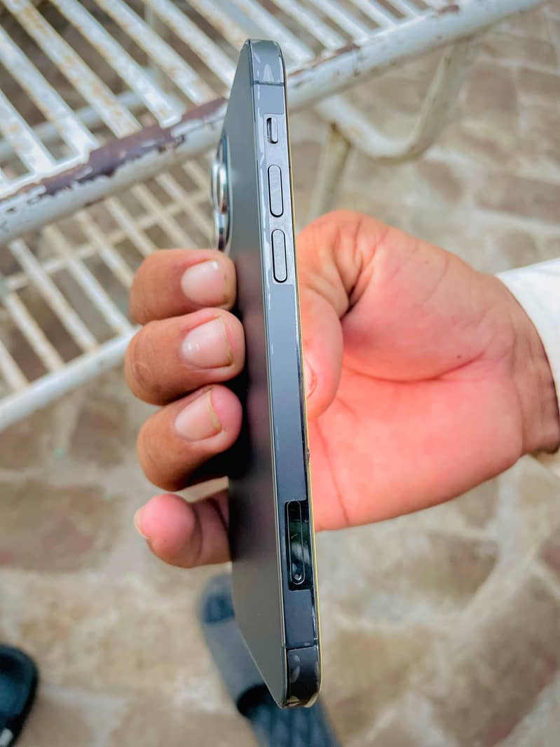 Apple iPhone 12 Pro 2