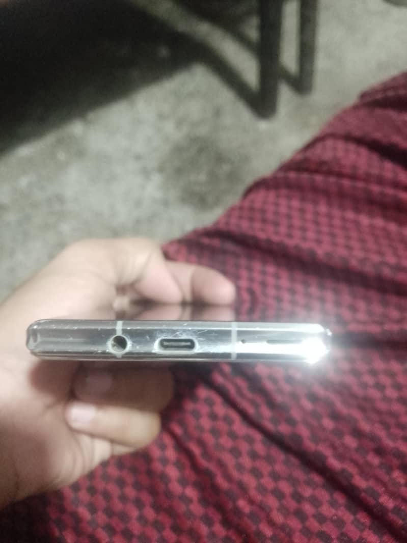 Sharp Aquos R5G 4