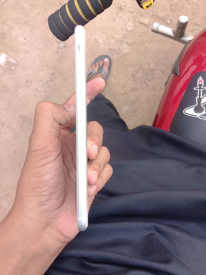 Apple iPhone 8 Plus 1