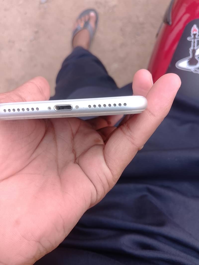 Apple iPhone 8 Plus 3