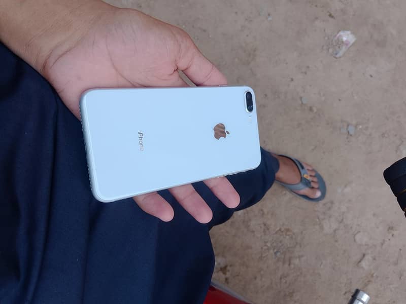 Apple iPhone 8 Plus 5