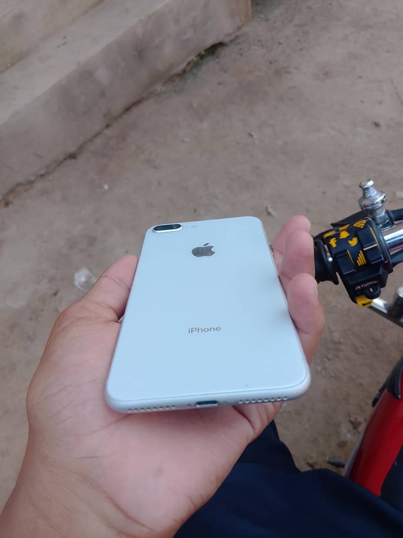 Apple iPhone 8 Plus 6