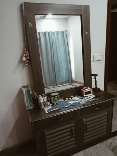 Elegant King Size Bed and dressing table