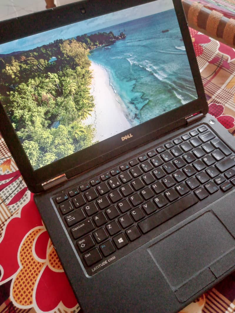 Dell Latitude E7250 1