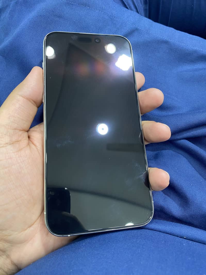 Apple iPhone 15 Pro Max 1