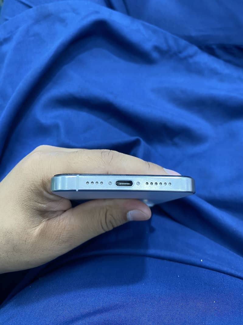 Apple iPhone 15 Pro Max 2