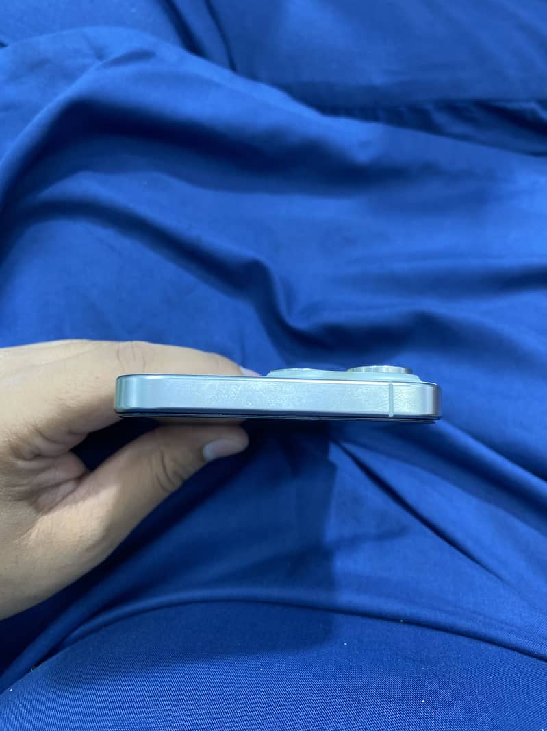 Apple iPhone 15 Pro Max 3