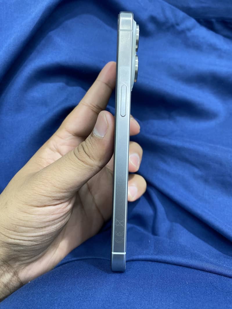 Apple iPhone 15 Pro Max 5