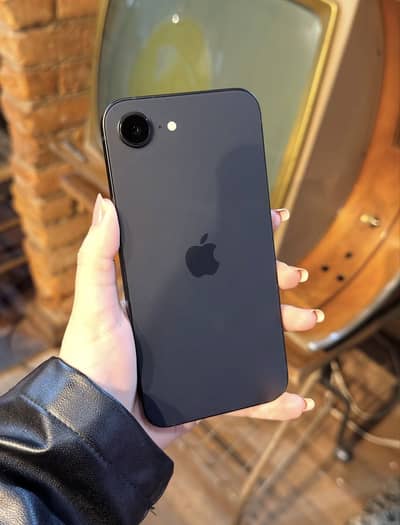 Apple iPhone 16e