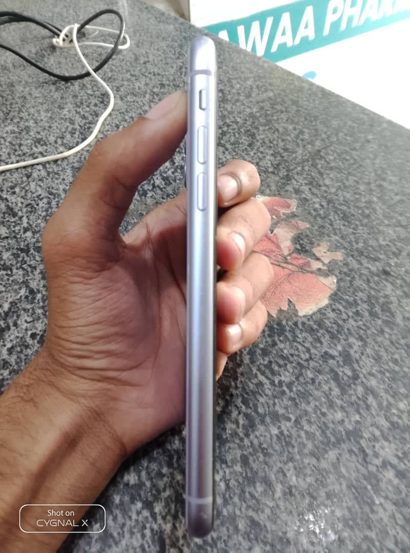 Apple iPhone 11 7