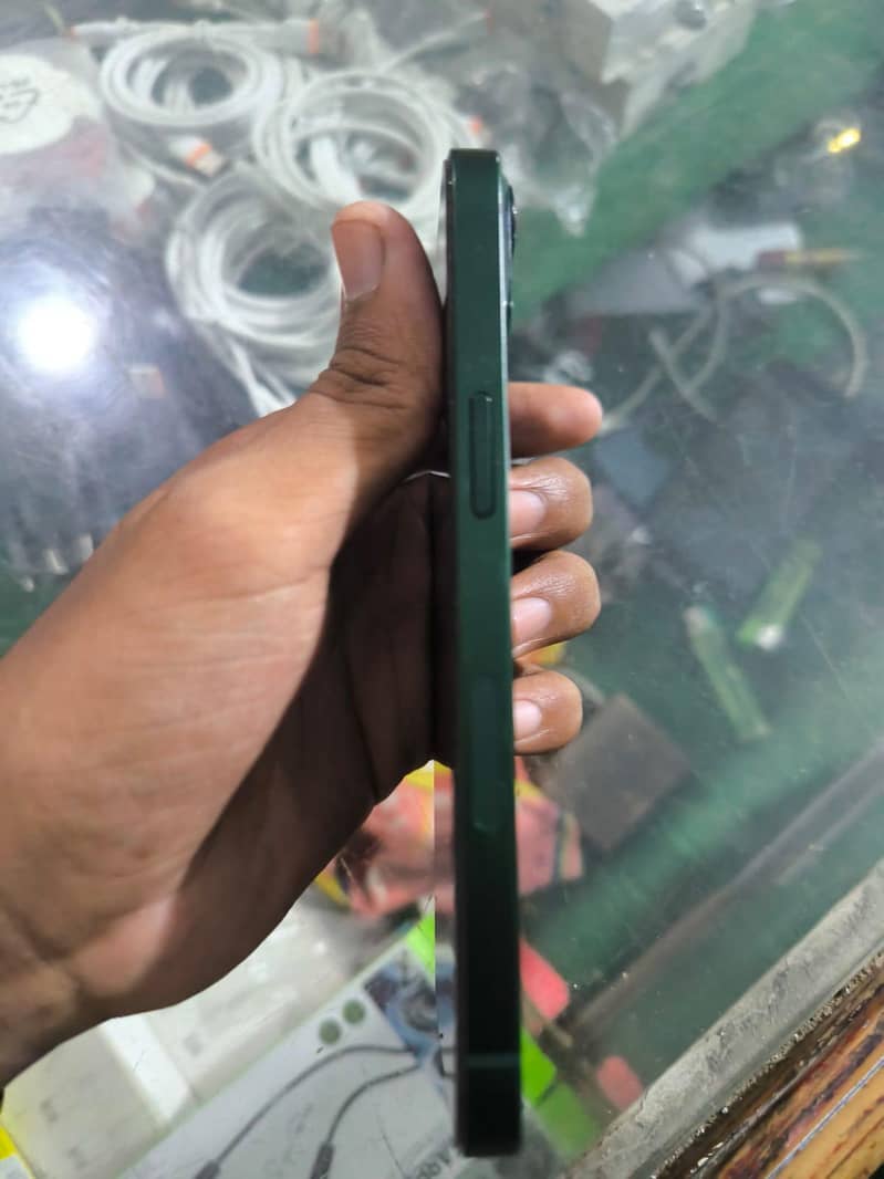 Apple iPhone 13 2