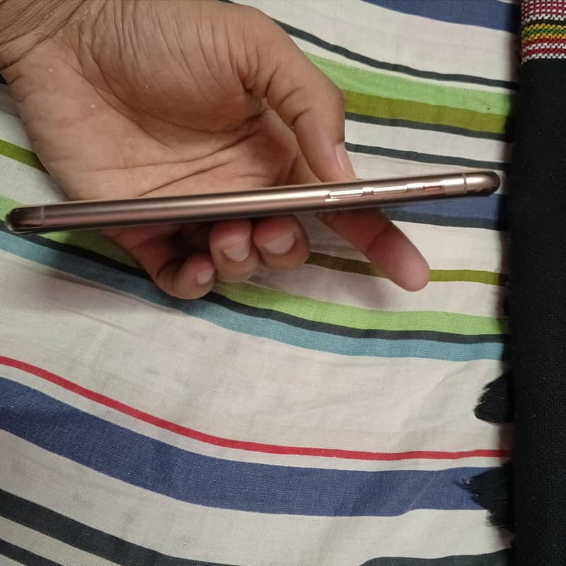 Apple iPhone 11 Pro Max 3