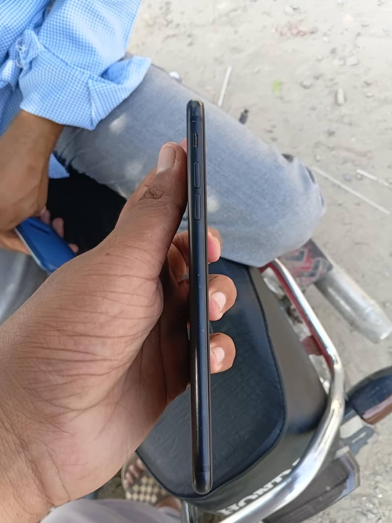 Apple iPhone 7 Plus 3