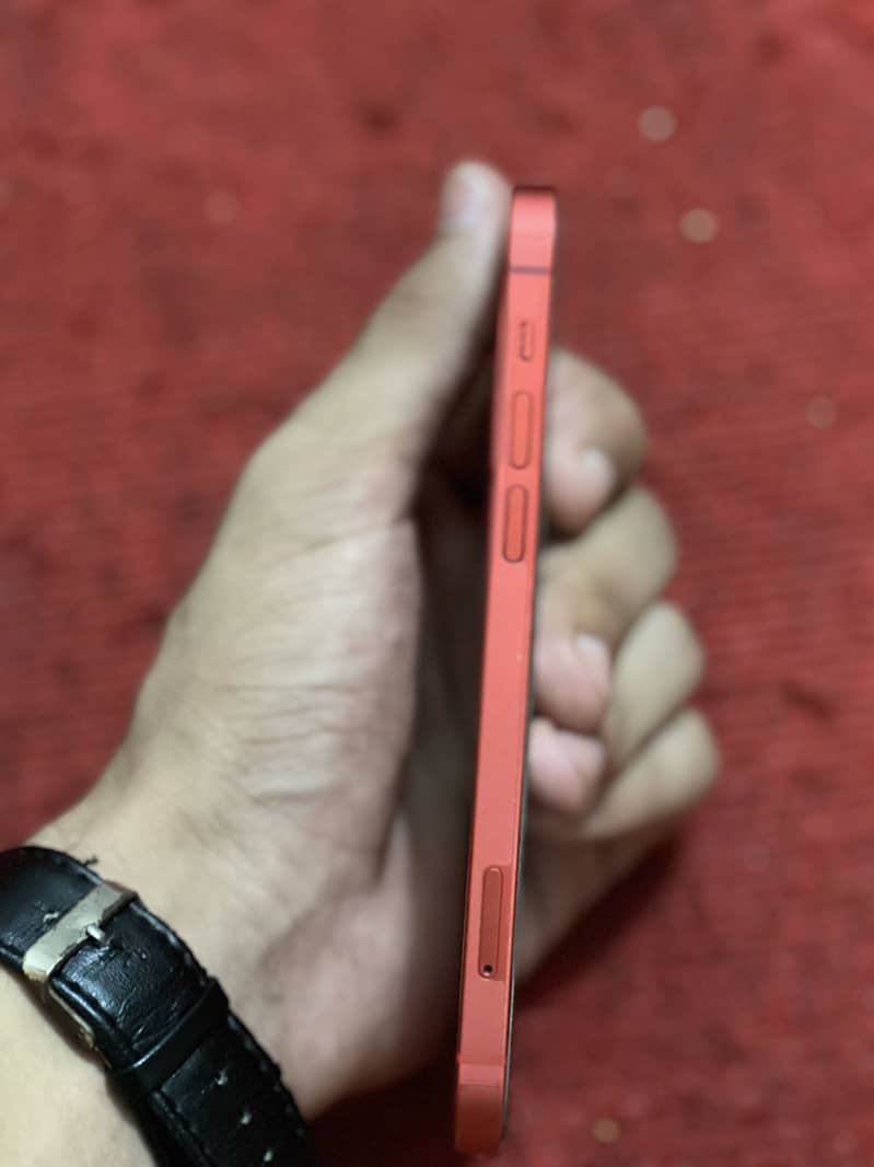 Apple iPhone 12 4