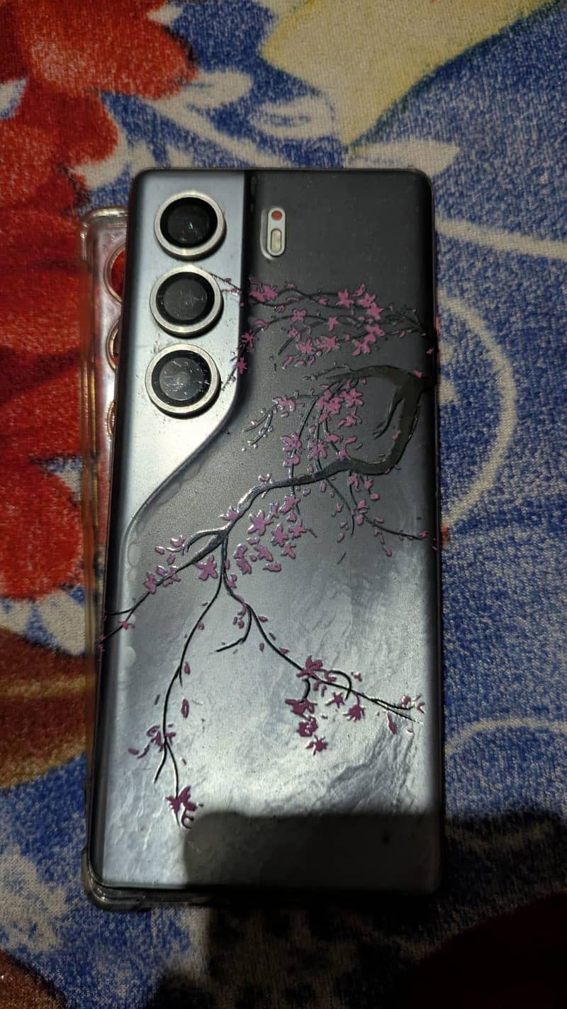 Tecno CAMON 40 Pro 0