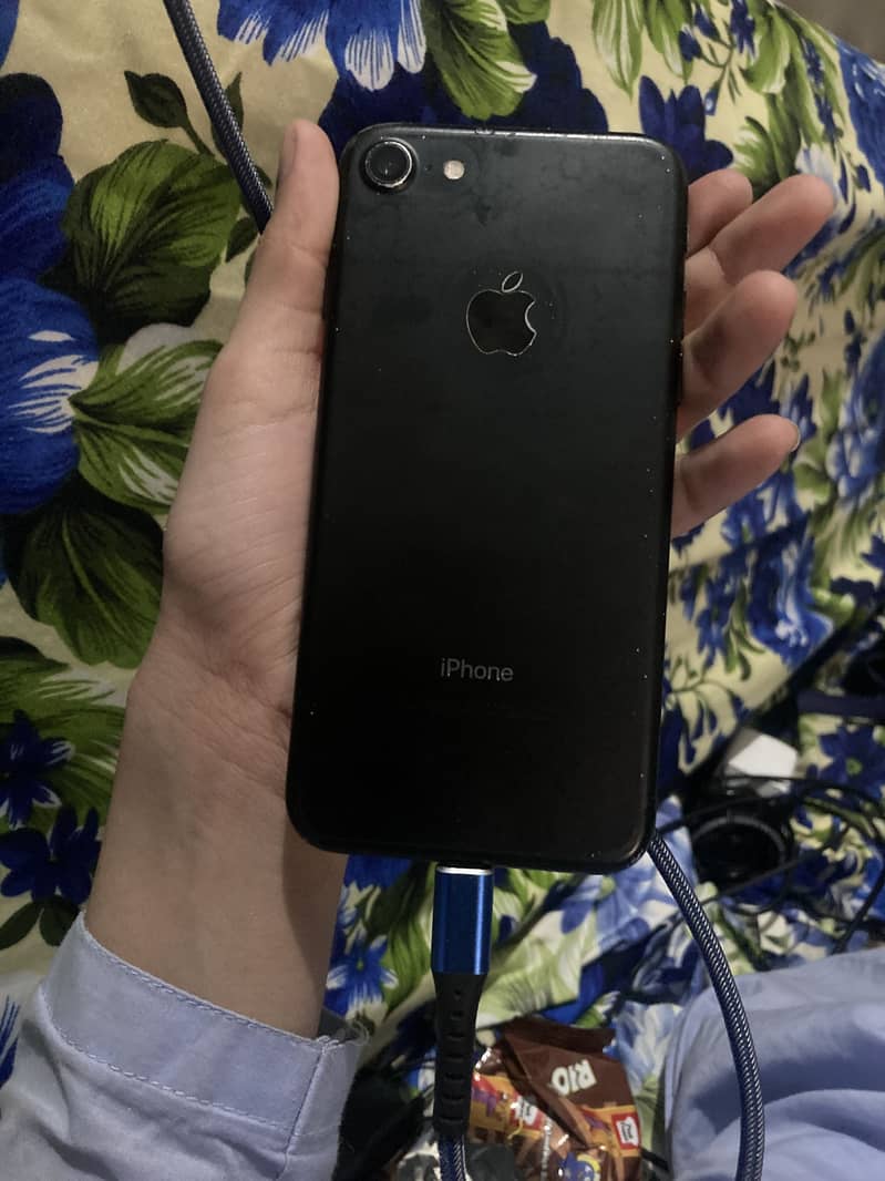 Apple iPhone 7 2