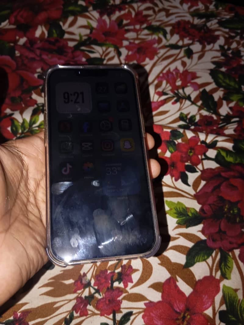 Apple iPhone 13 5