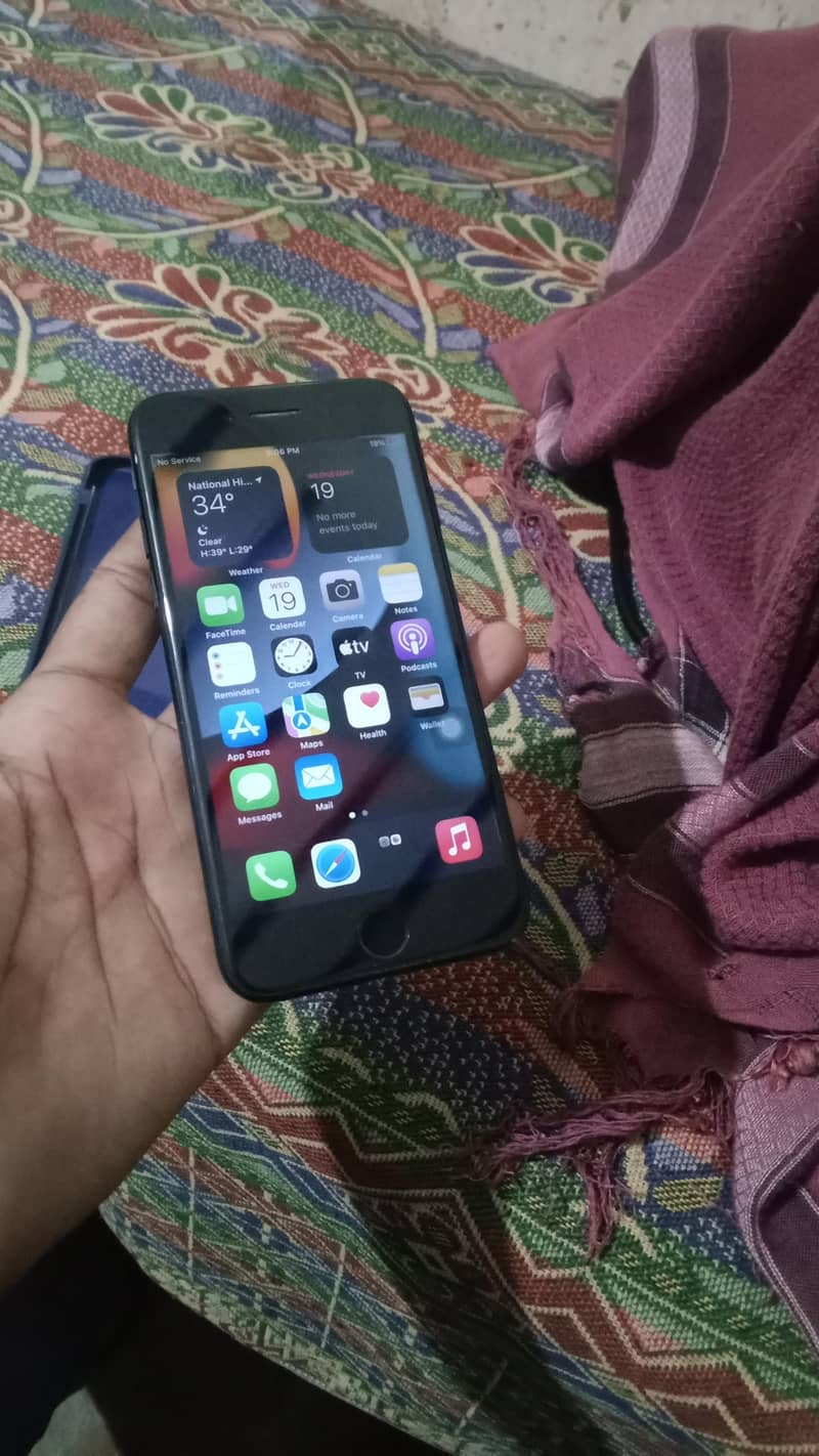 Apple iPhone 7 1