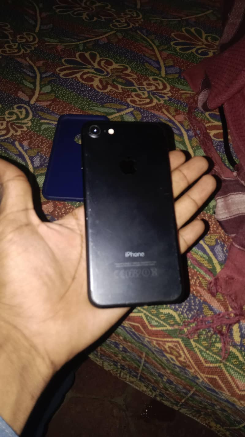 Apple iPhone 7 2