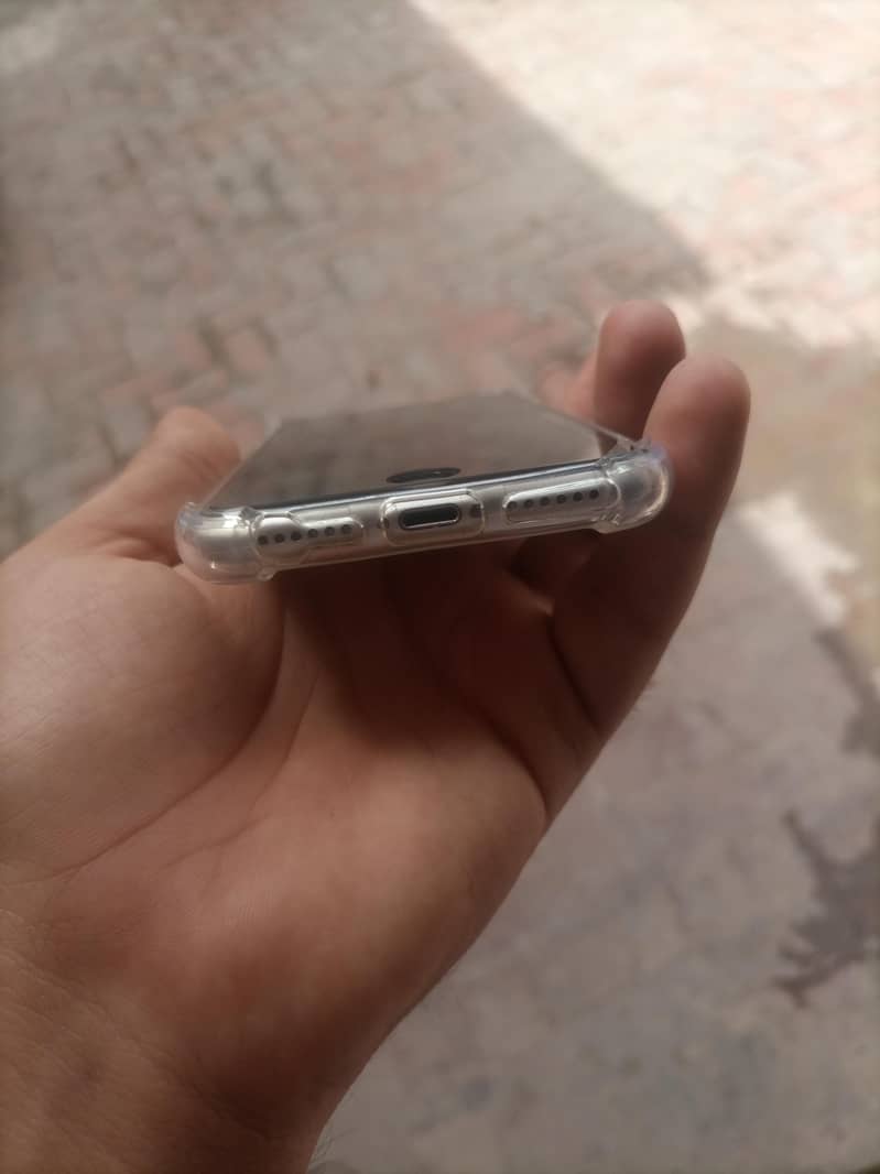iPhone SE 2nd generation 3