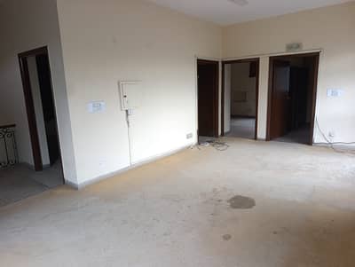 1 Kanal Single-Story House with 5 Car Parking for Sale in P Block, Model Town Lahore