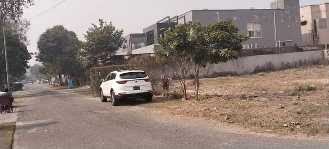 1 Kanal Possession Plot At Investor Rate Prime Location For Sale in Ex Air Avenue-DHA Phase 8