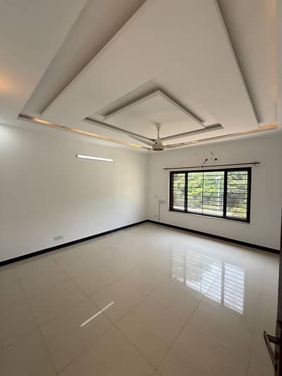 Upper Portion With Original Photos For Rent
