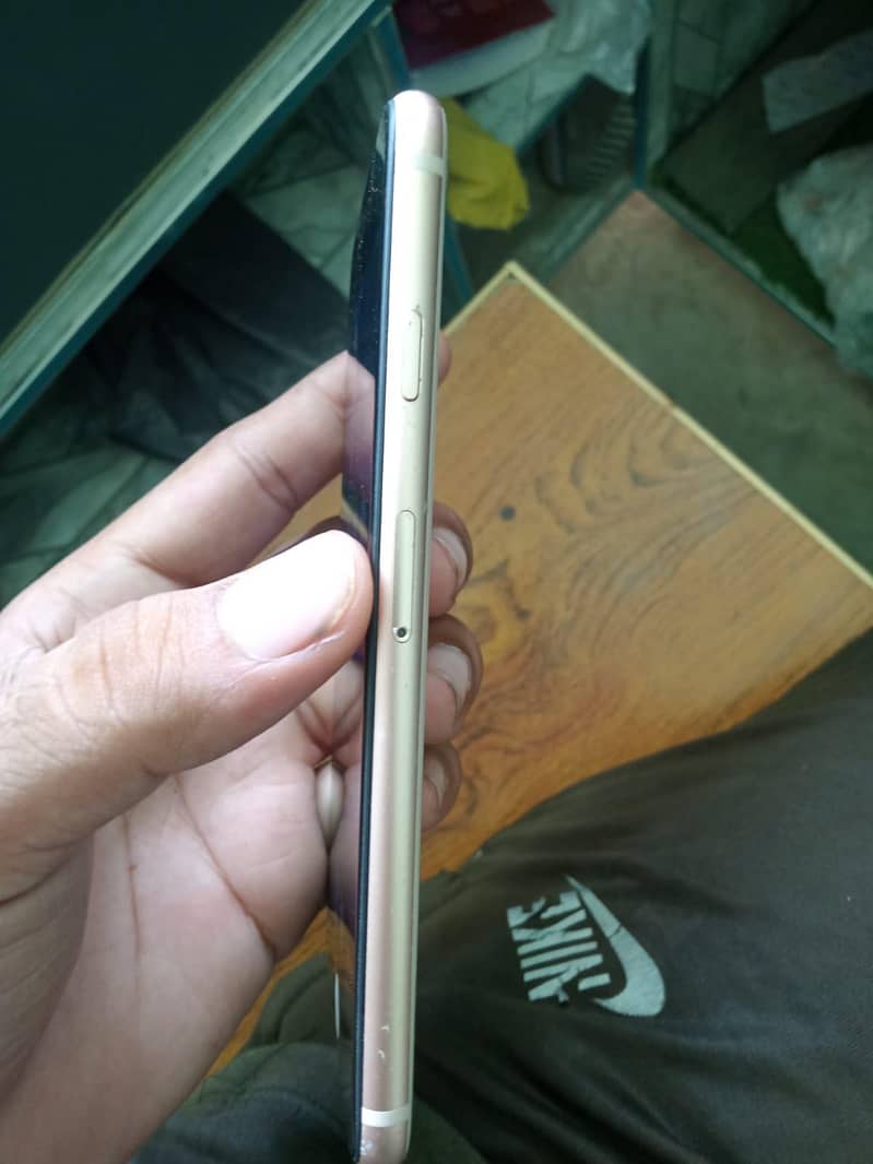 Apple iPhone 8 3
