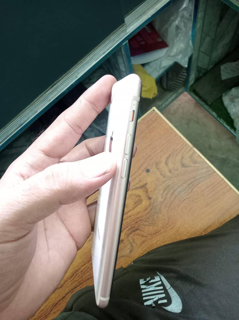 Apple iPhone 8 4