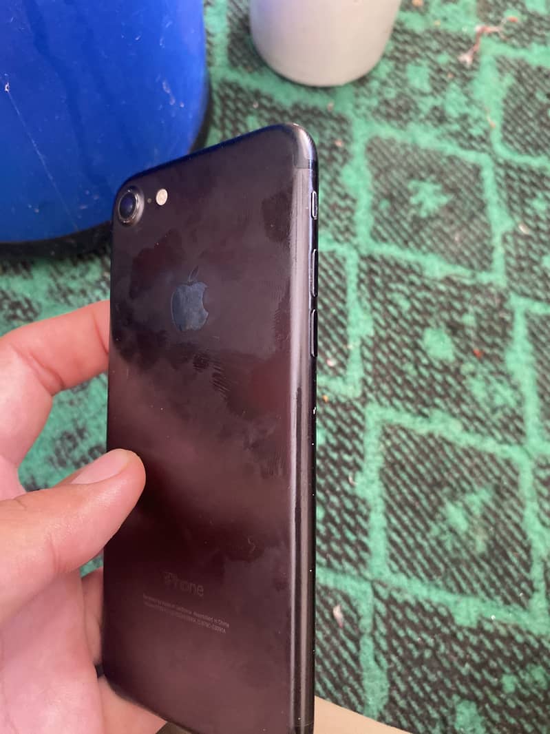 Apple iPhone 7 0