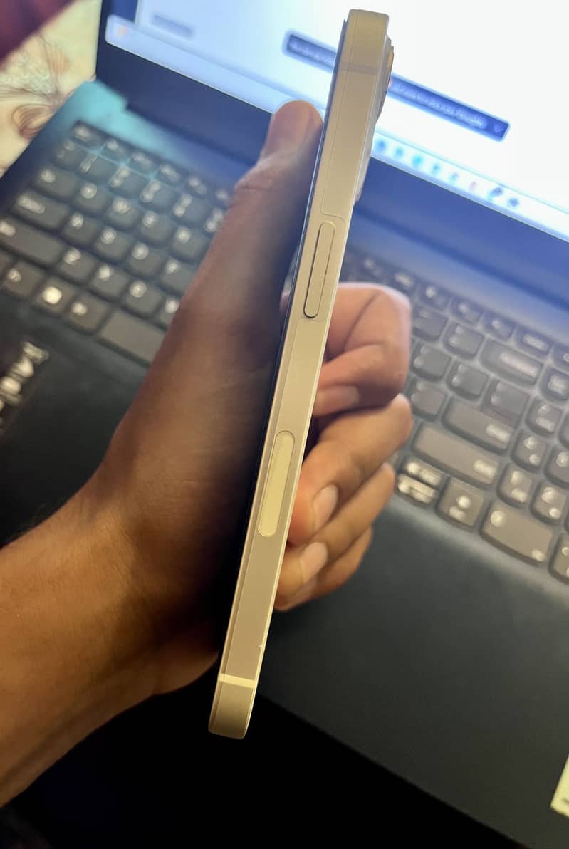 Apple iPhone 13 5