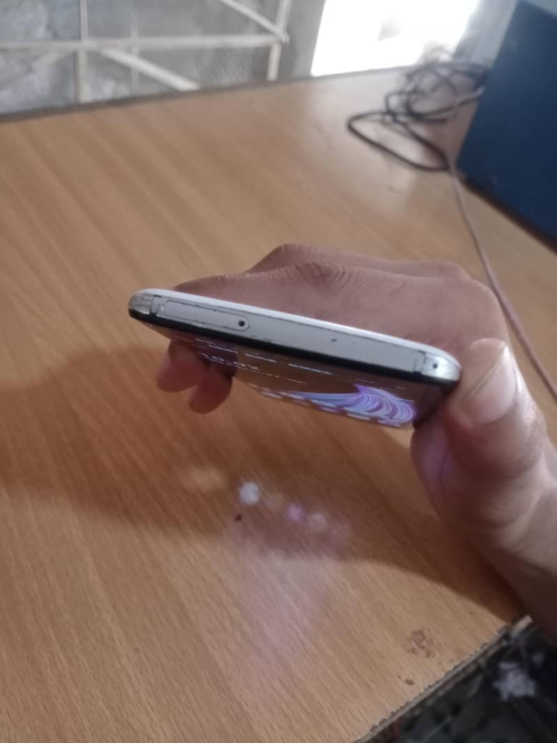 Sharp Aquos Zero 2 1