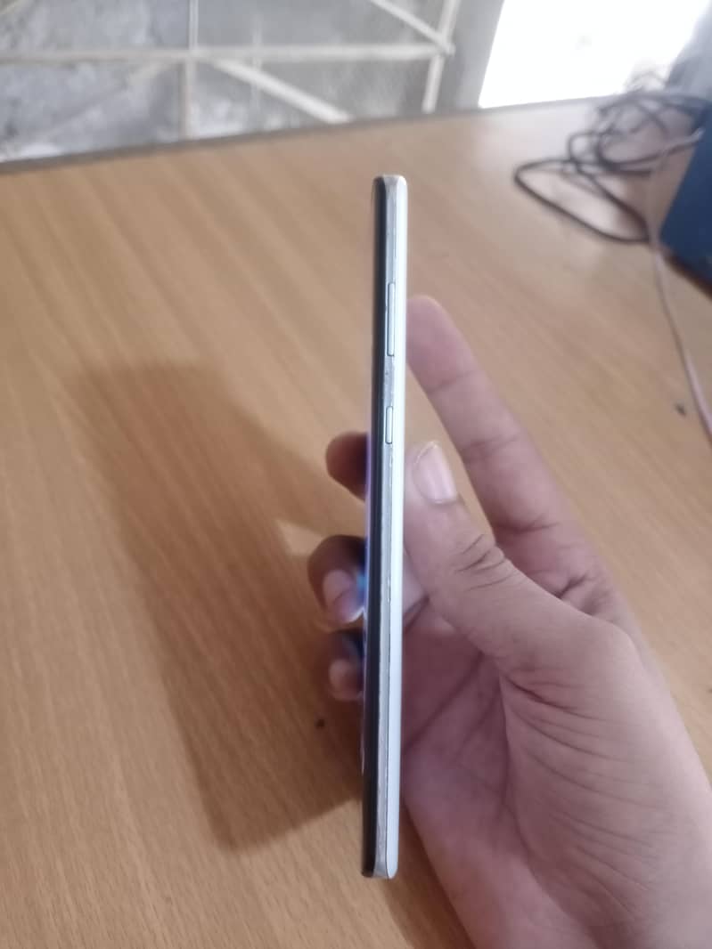 Sharp Aquos Zero 2 4