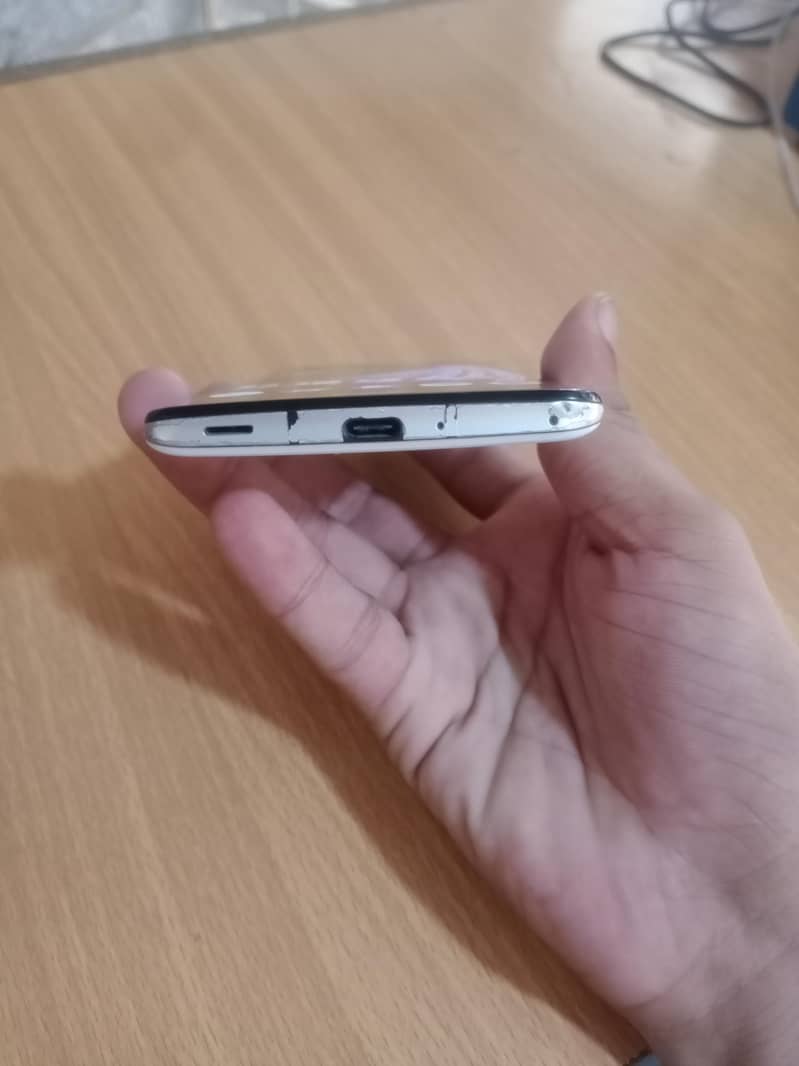 Sharp Aquos Zero 2 6