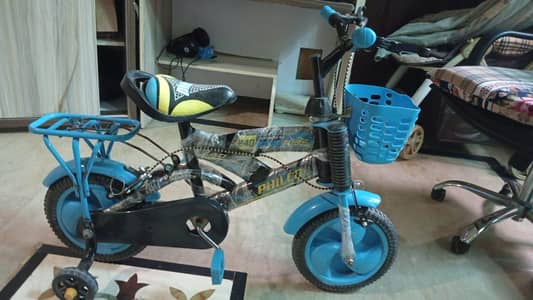 Kida bicycle with supporting tyres brakes