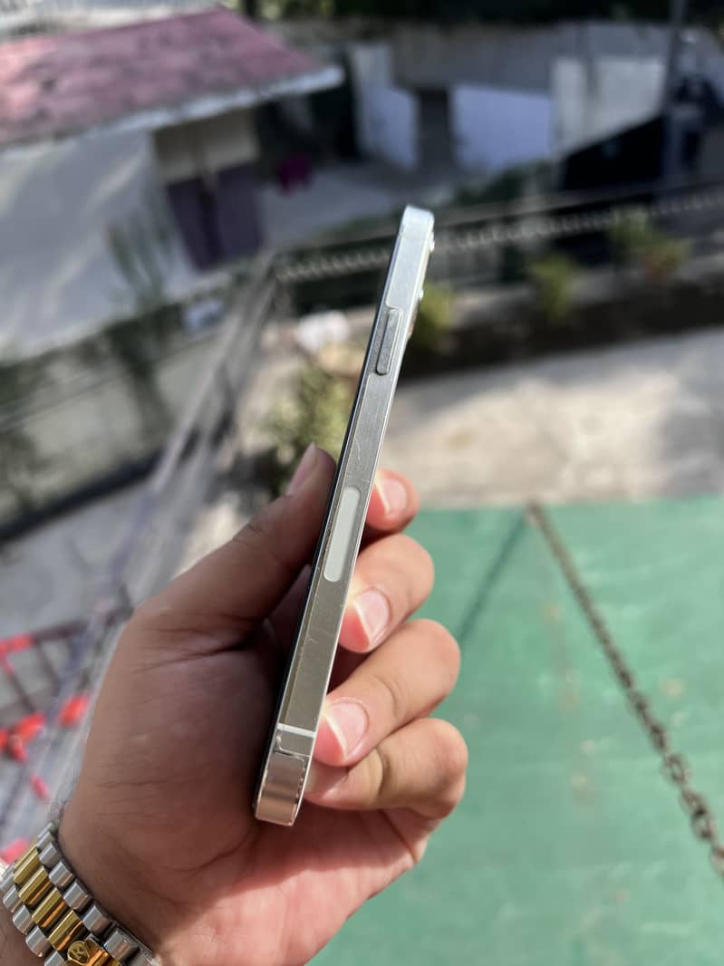 Apple iPhone 12 Pro 4