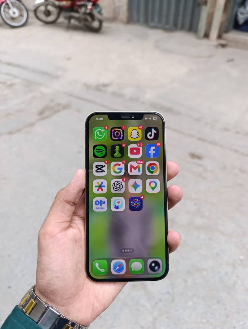 Apple iPhone 12 Pro Max 4