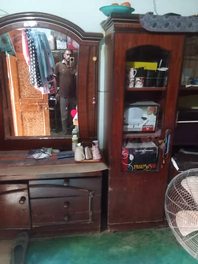 Divider and dressing