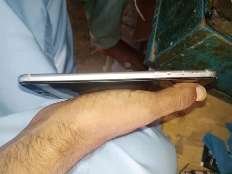 Apple iPhone 6 Plus 1