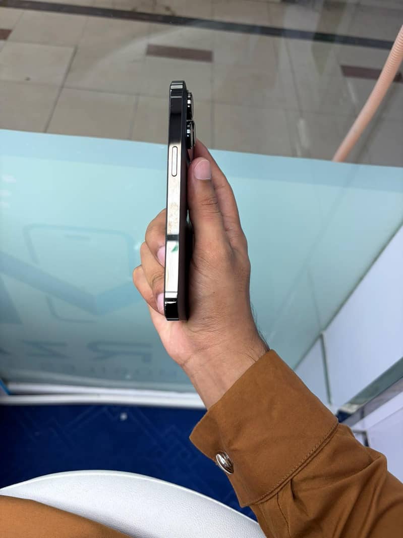 Apple iPhone 14 Pro 0