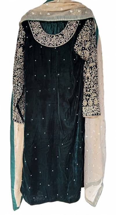 Customized dress Size medium to large Wear twice hardly