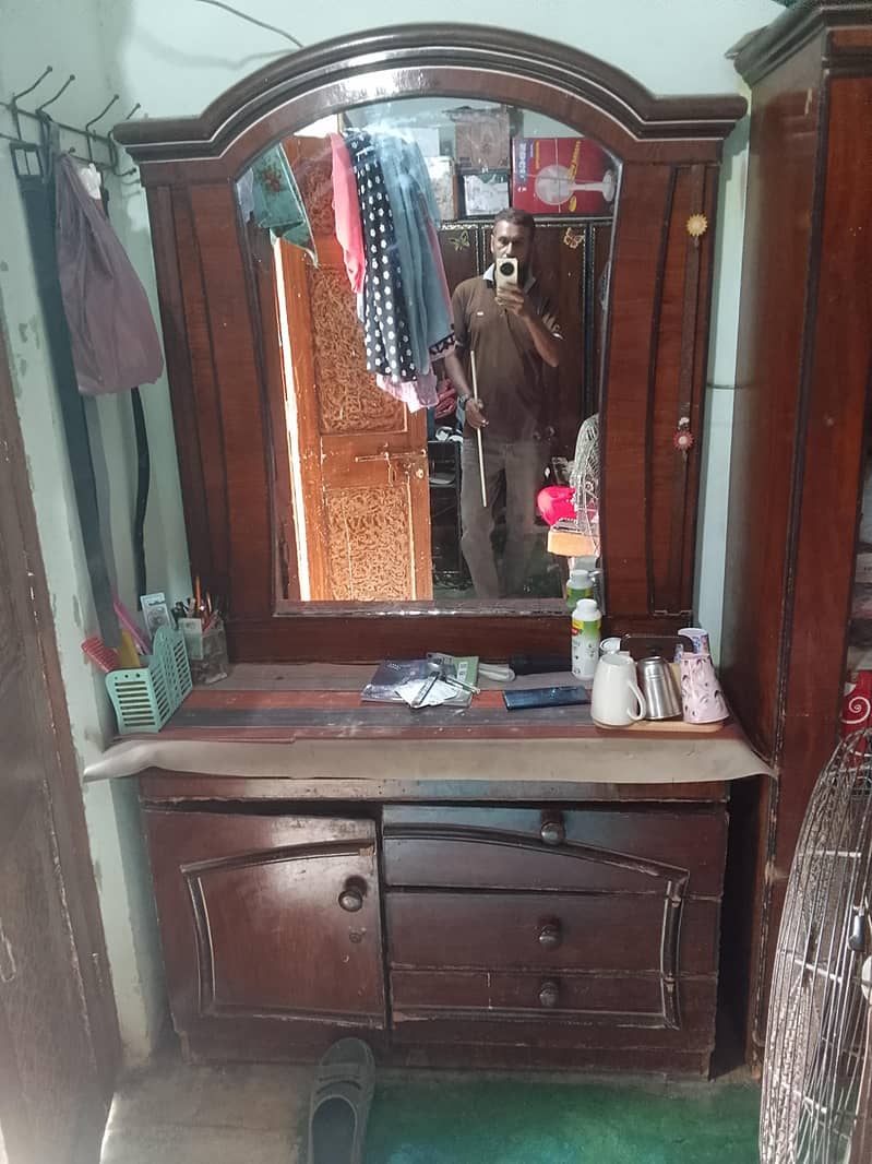 Divider and dressing 3