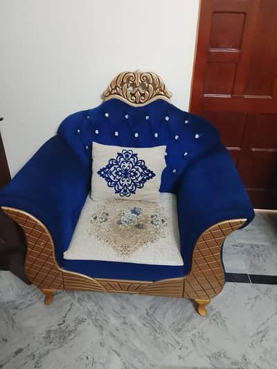 7 seater sofa with 3 talbes