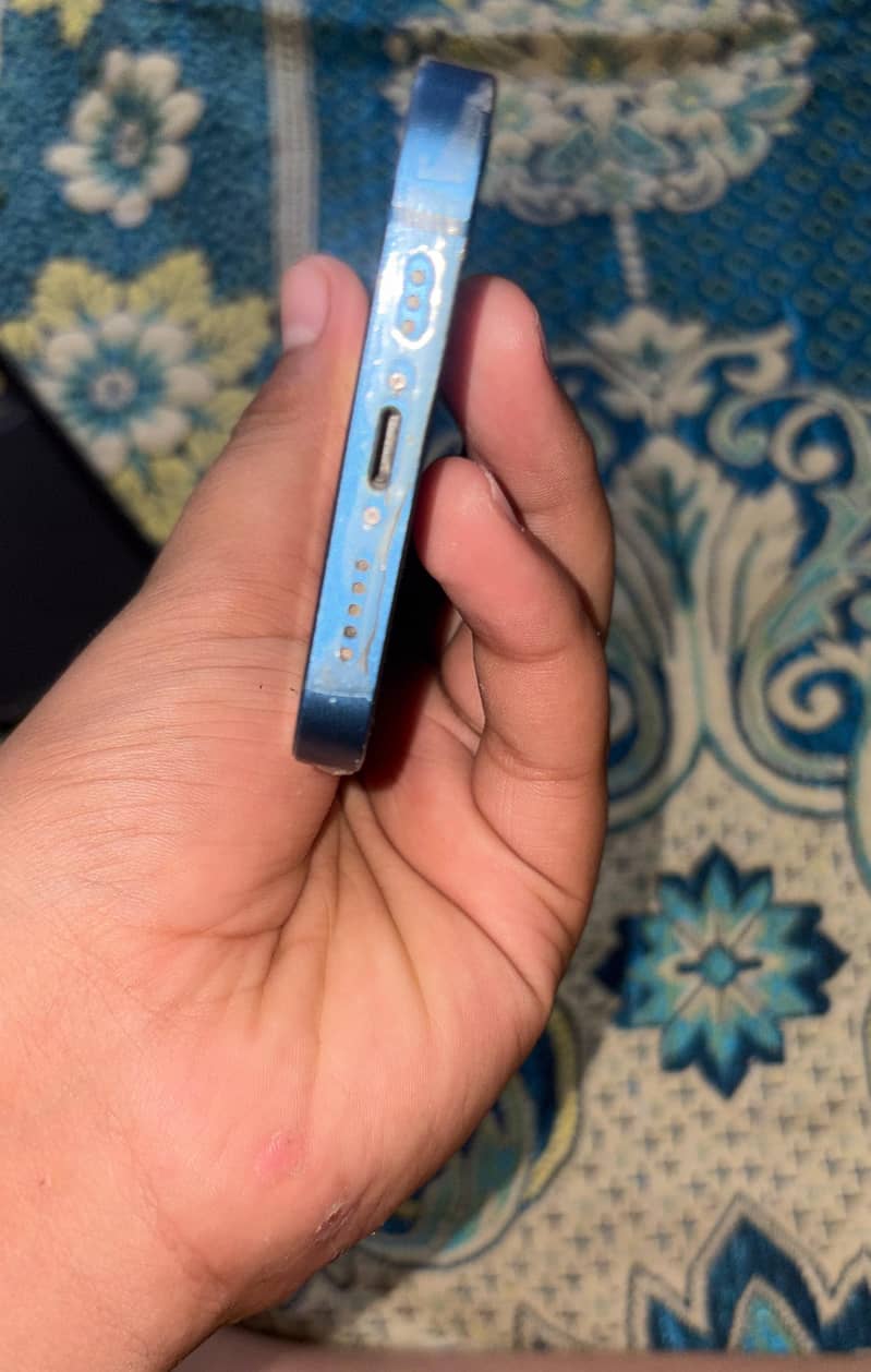 Apple iPhone 13 1
