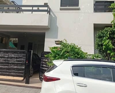 A Well Designed House Is Up For sale In An Ideal Location In Lahore
