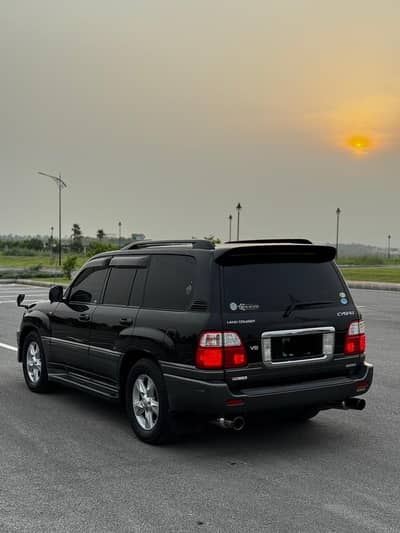 Toyota Land Cruiser Cygnus 2005